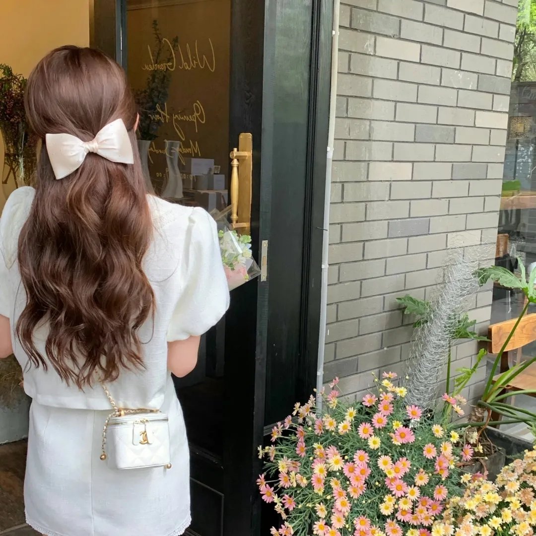 黎明时分的年轻人们